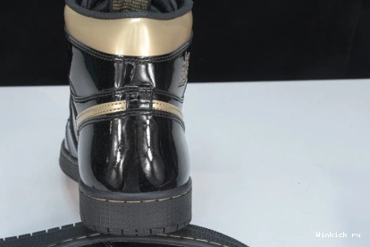 1 HIGH JORDAN (2020) METALLIC RETRO GOLD BLACK 0901